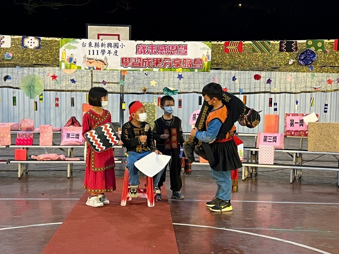 每學期的教學成果展，學生透過表演藝術、視覺藝術等方式展現學習成果